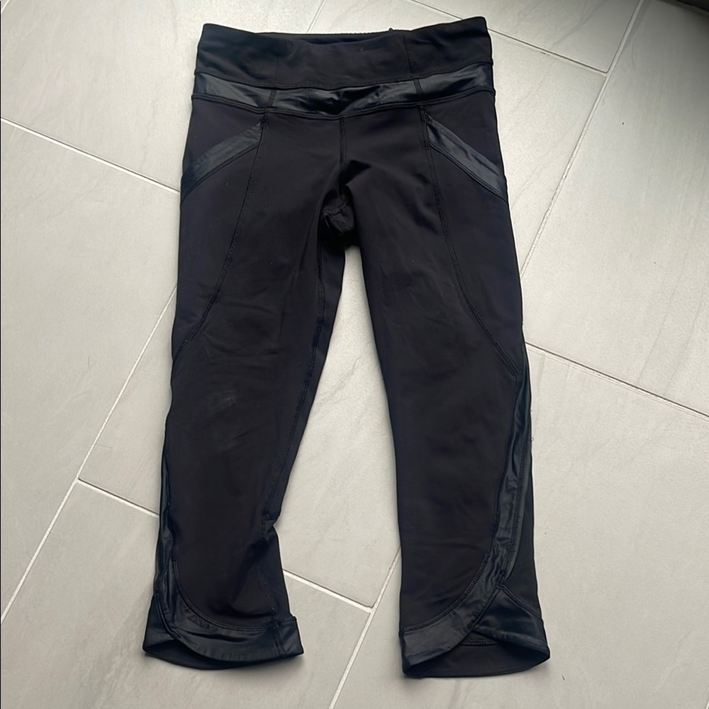 LULULEMON Black Athletic Capri Leggings